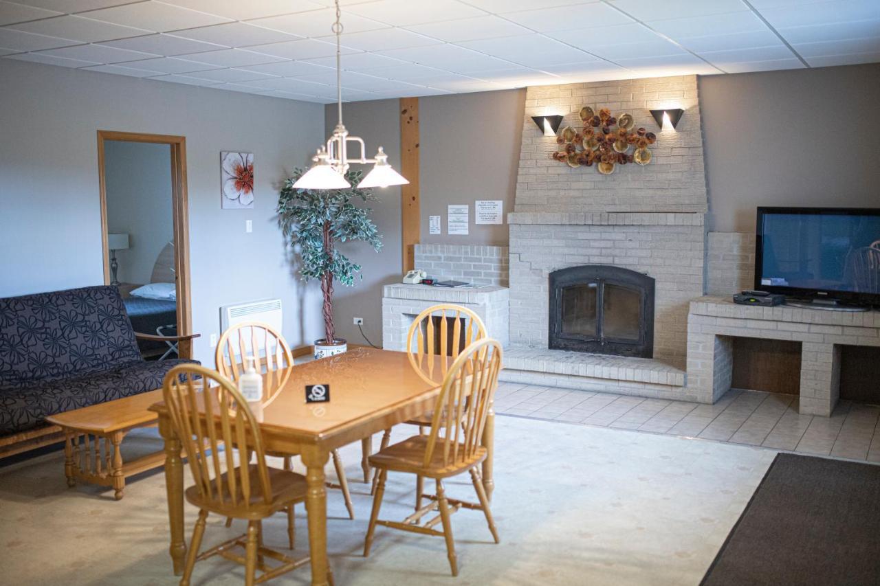 Motel Et Condo Chez Charley Sainte-Anne-de-Beaupre Ngoại thất bức ảnh