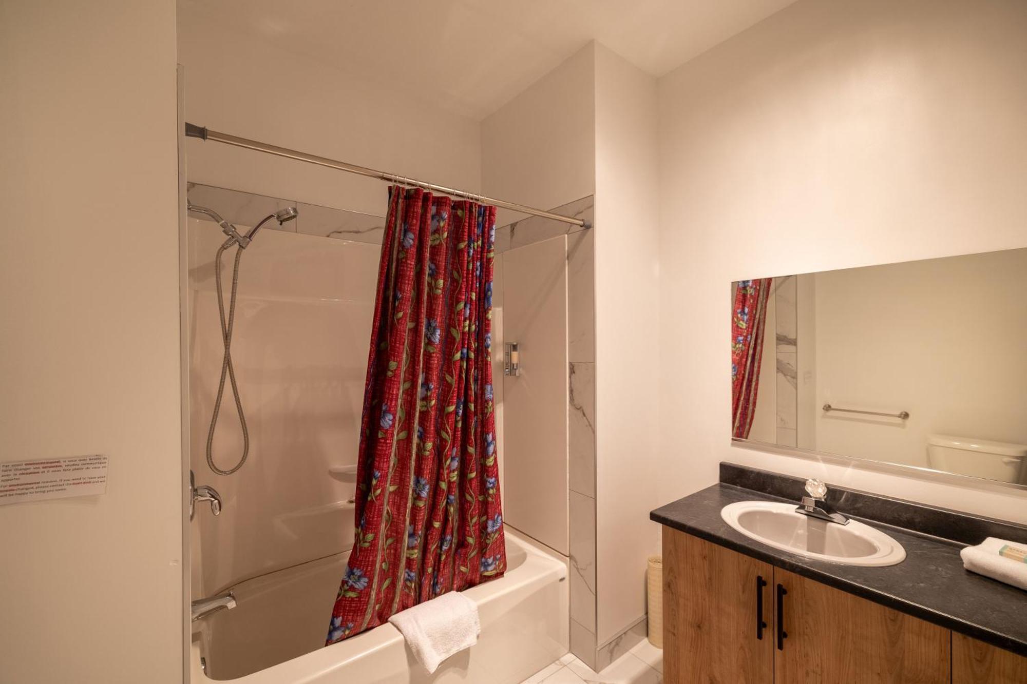 Motel Et Condo Chez Charley Sainte-Anne-de-Beaupre Ngoại thất bức ảnh