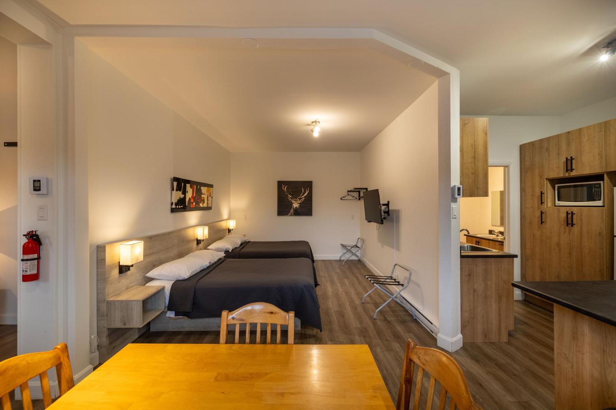 Motel Et Condo Chez Charley Sainte-Anne-de-Beaupre Ngoại thất bức ảnh