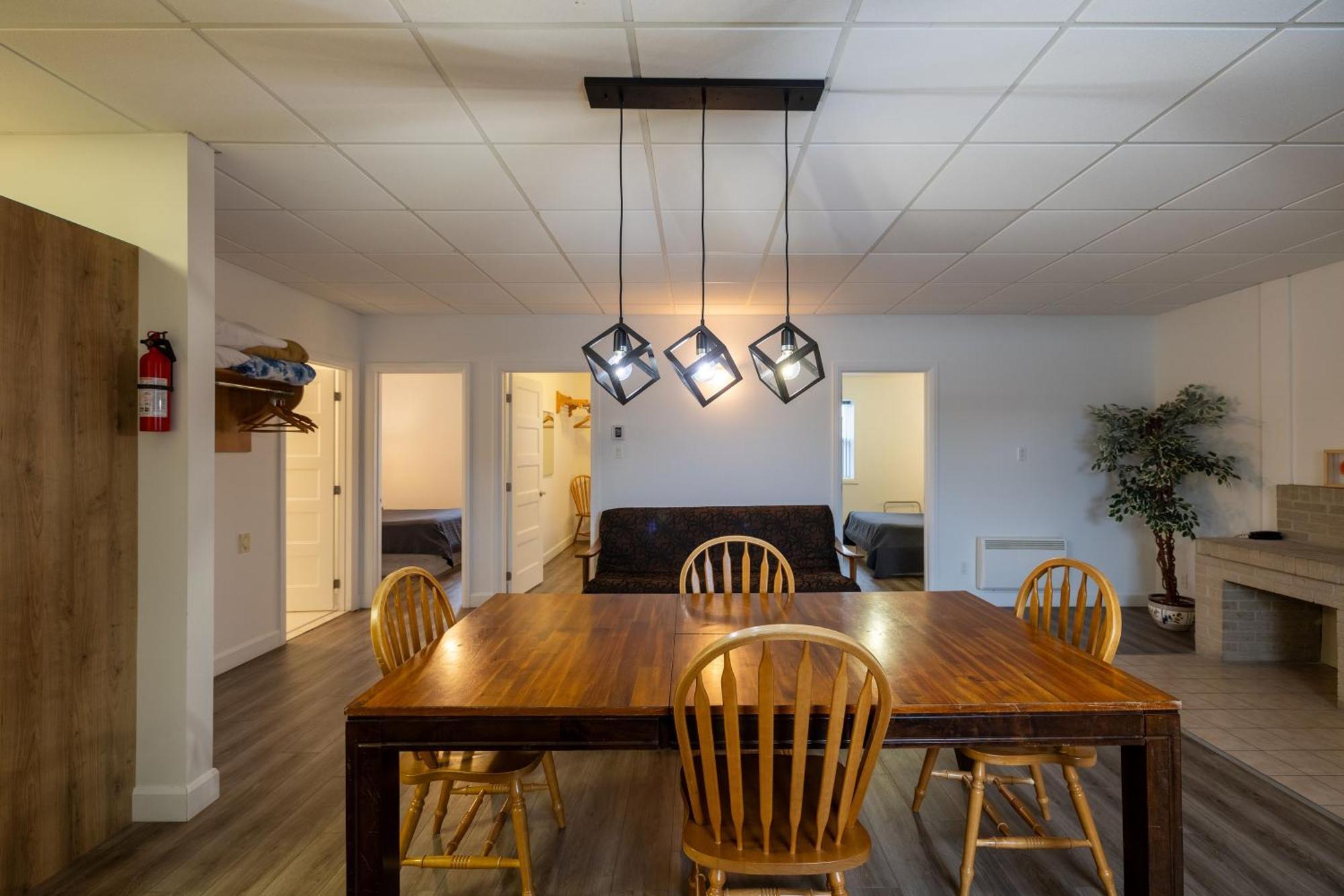 Motel Et Condo Chez Charley Sainte-Anne-de-Beaupre Ngoại thất bức ảnh
