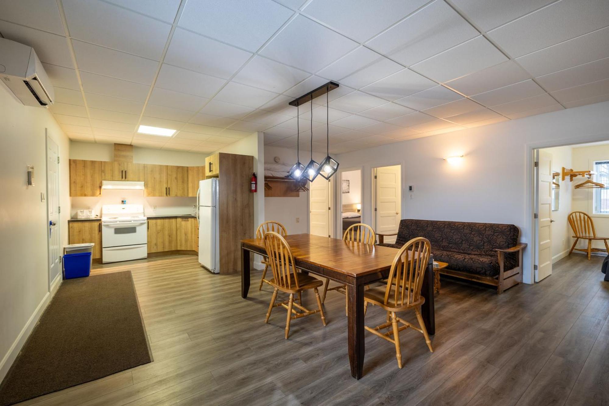 Motel Et Condo Chez Charley Sainte-Anne-de-Beaupre Ngoại thất bức ảnh