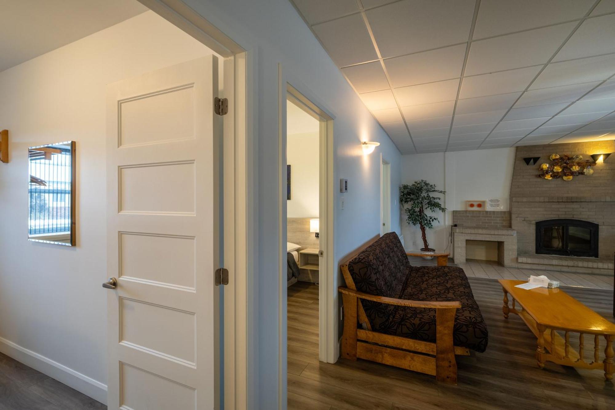 Motel Et Condo Chez Charley Sainte-Anne-de-Beaupre Ngoại thất bức ảnh
