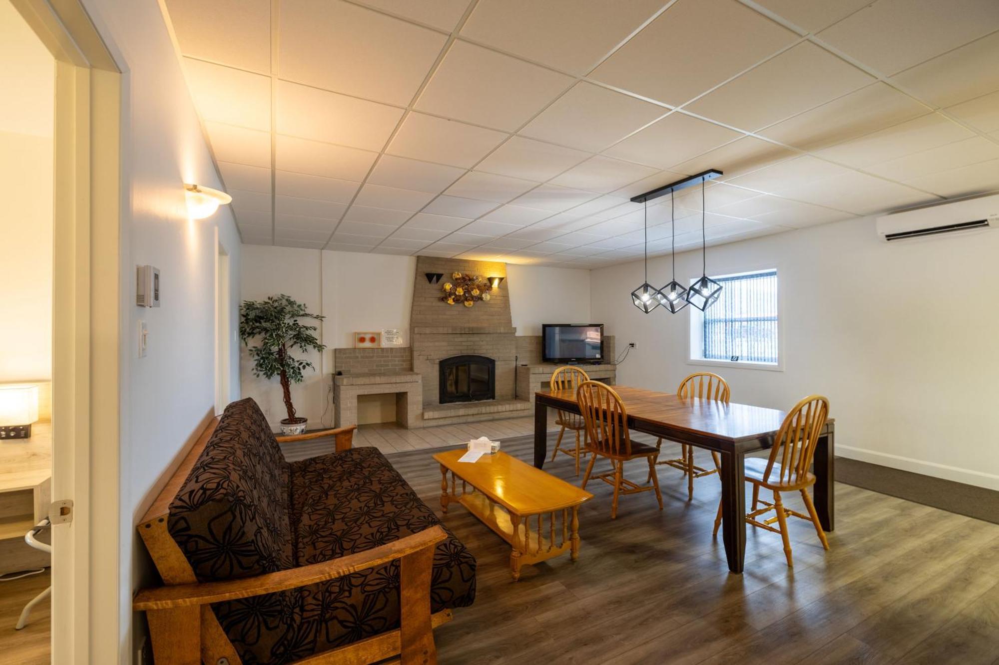 Motel Et Condo Chez Charley Sainte-Anne-de-Beaupre Ngoại thất bức ảnh