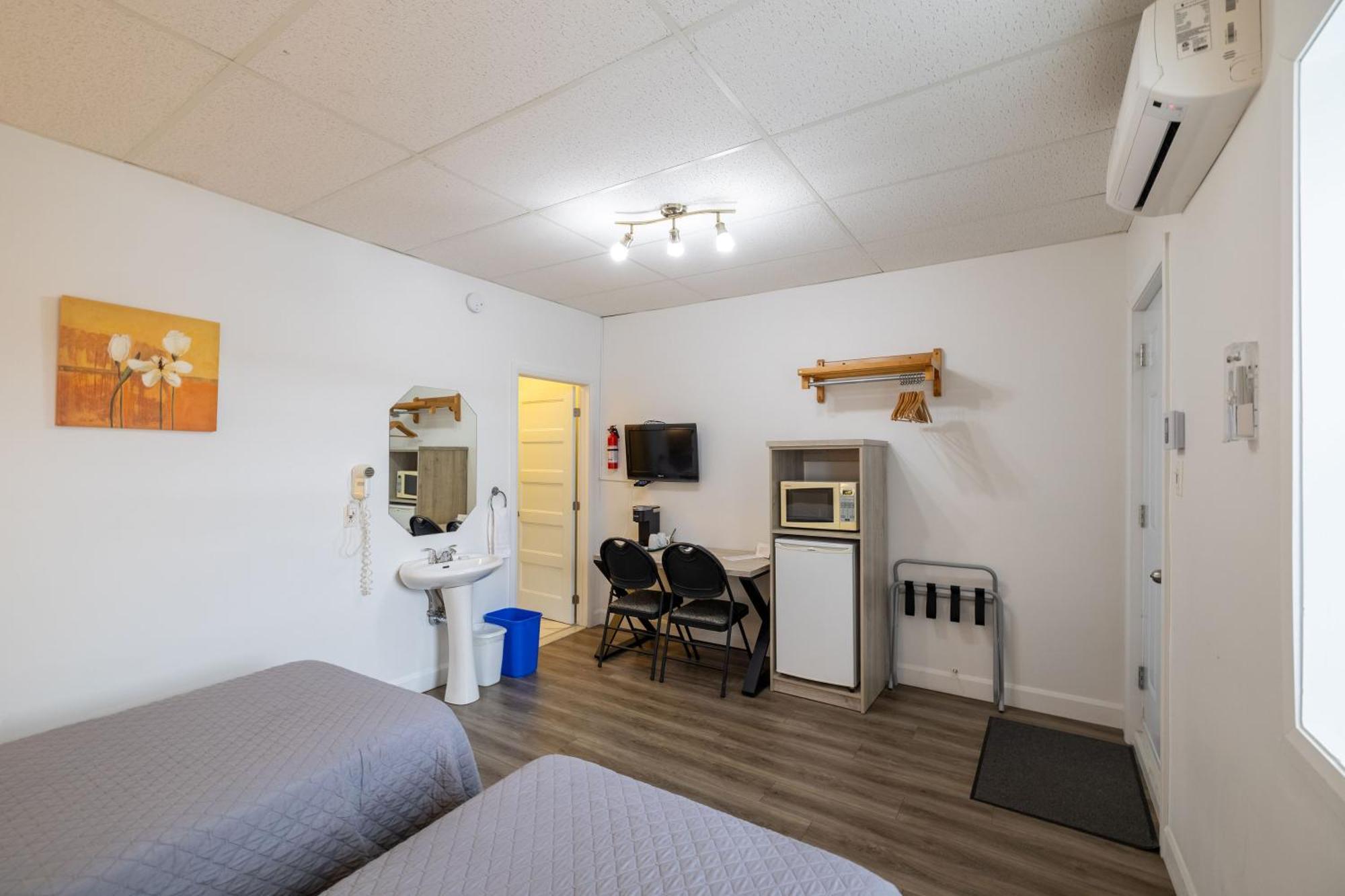 Motel Et Condo Chez Charley Sainte-Anne-de-Beaupre Ngoại thất bức ảnh