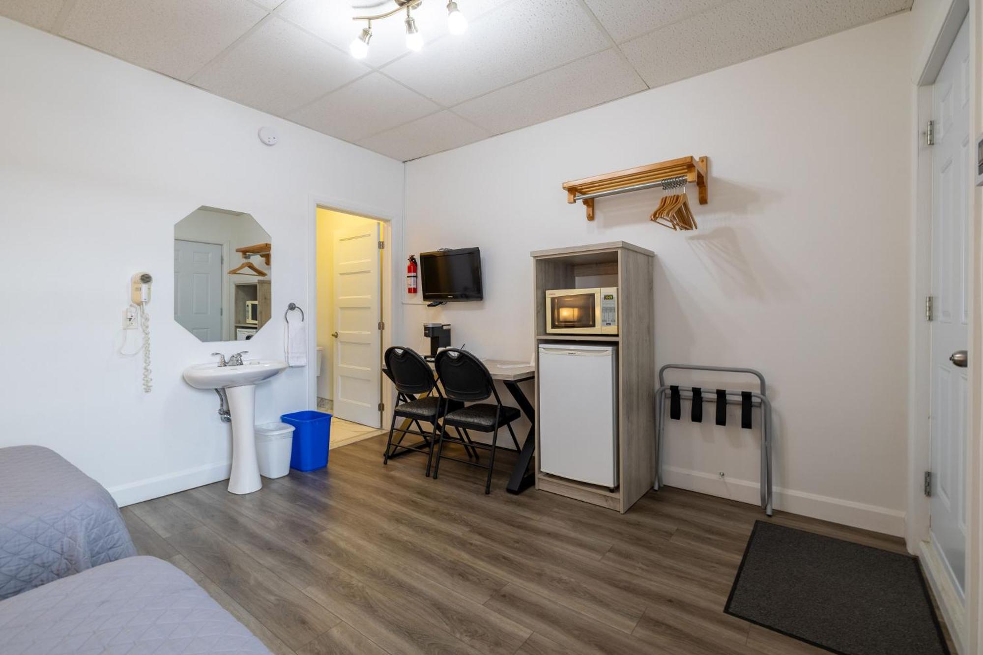 Motel Et Condo Chez Charley Sainte-Anne-de-Beaupre Ngoại thất bức ảnh