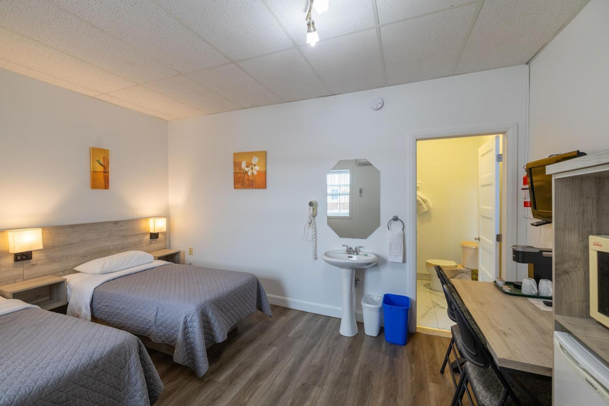 Motel Et Condo Chez Charley Sainte-Anne-de-Beaupre Ngoại thất bức ảnh