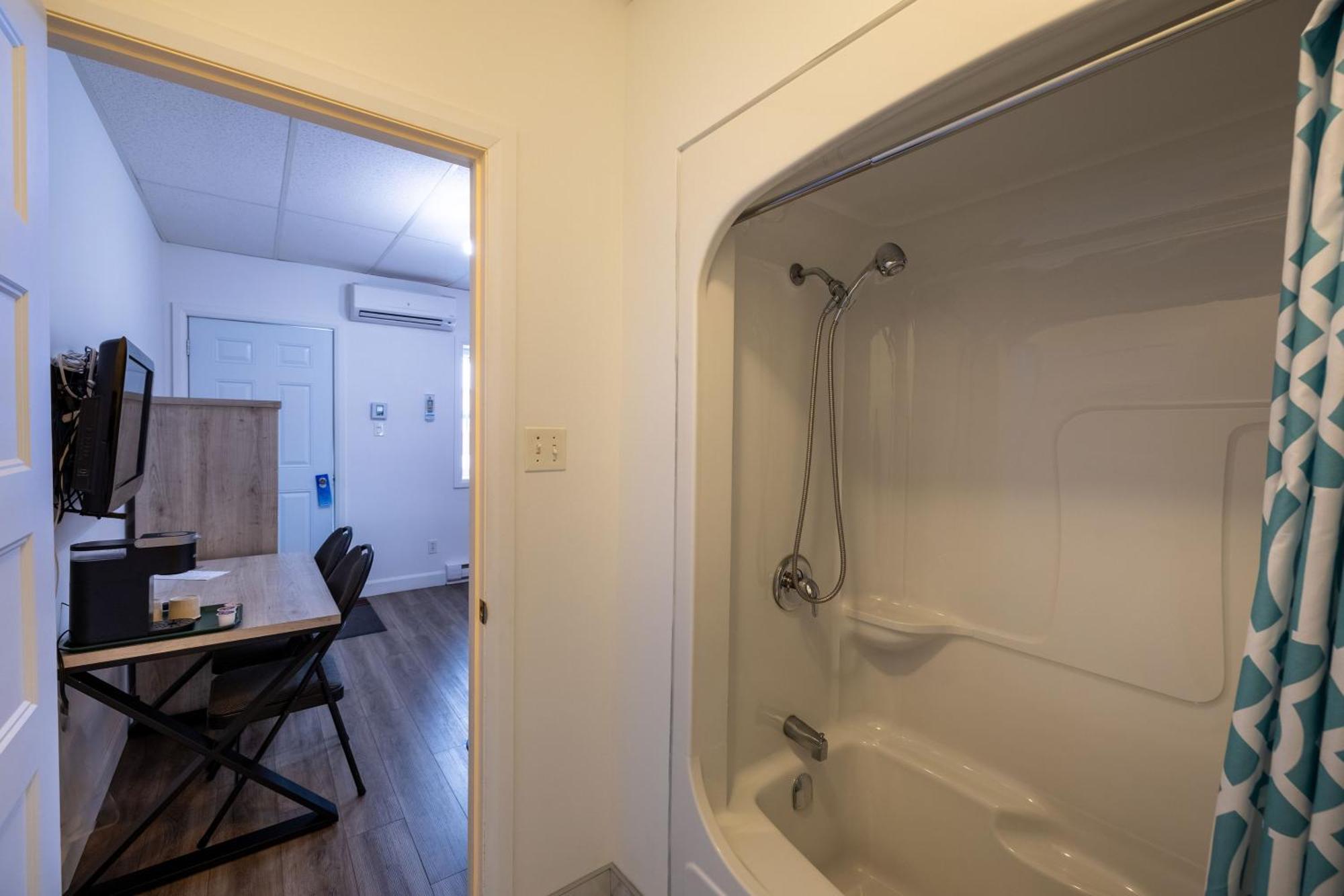 Motel Et Condo Chez Charley Sainte-Anne-de-Beaupre Ngoại thất bức ảnh