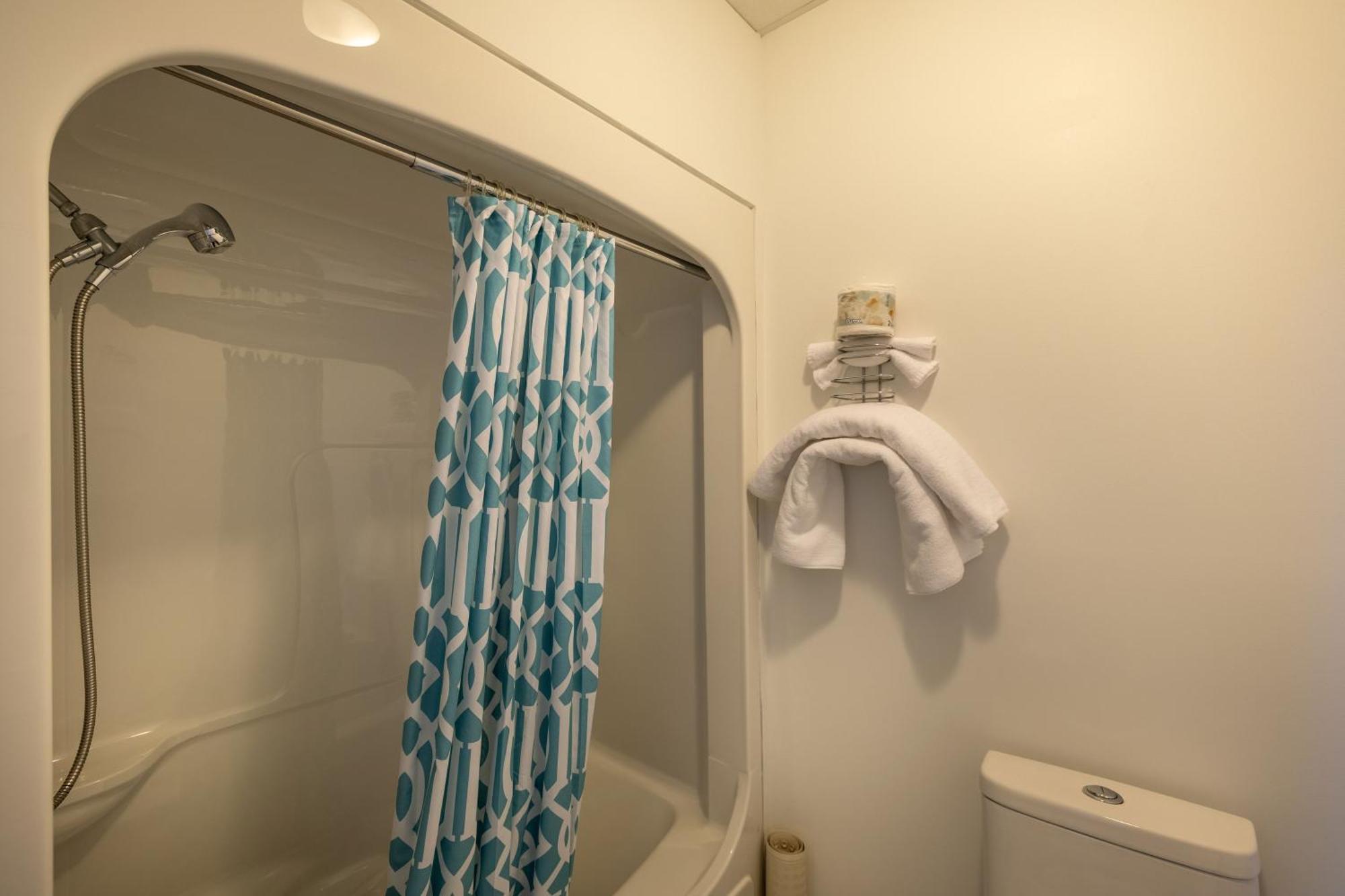 Motel Et Condo Chez Charley Sainte-Anne-de-Beaupre Ngoại thất bức ảnh